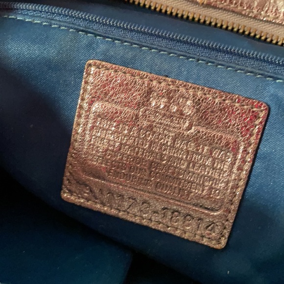 Coach Silver leather Purse 👛. FIRM🔺AS IS🔺 - Picture 10 of 15